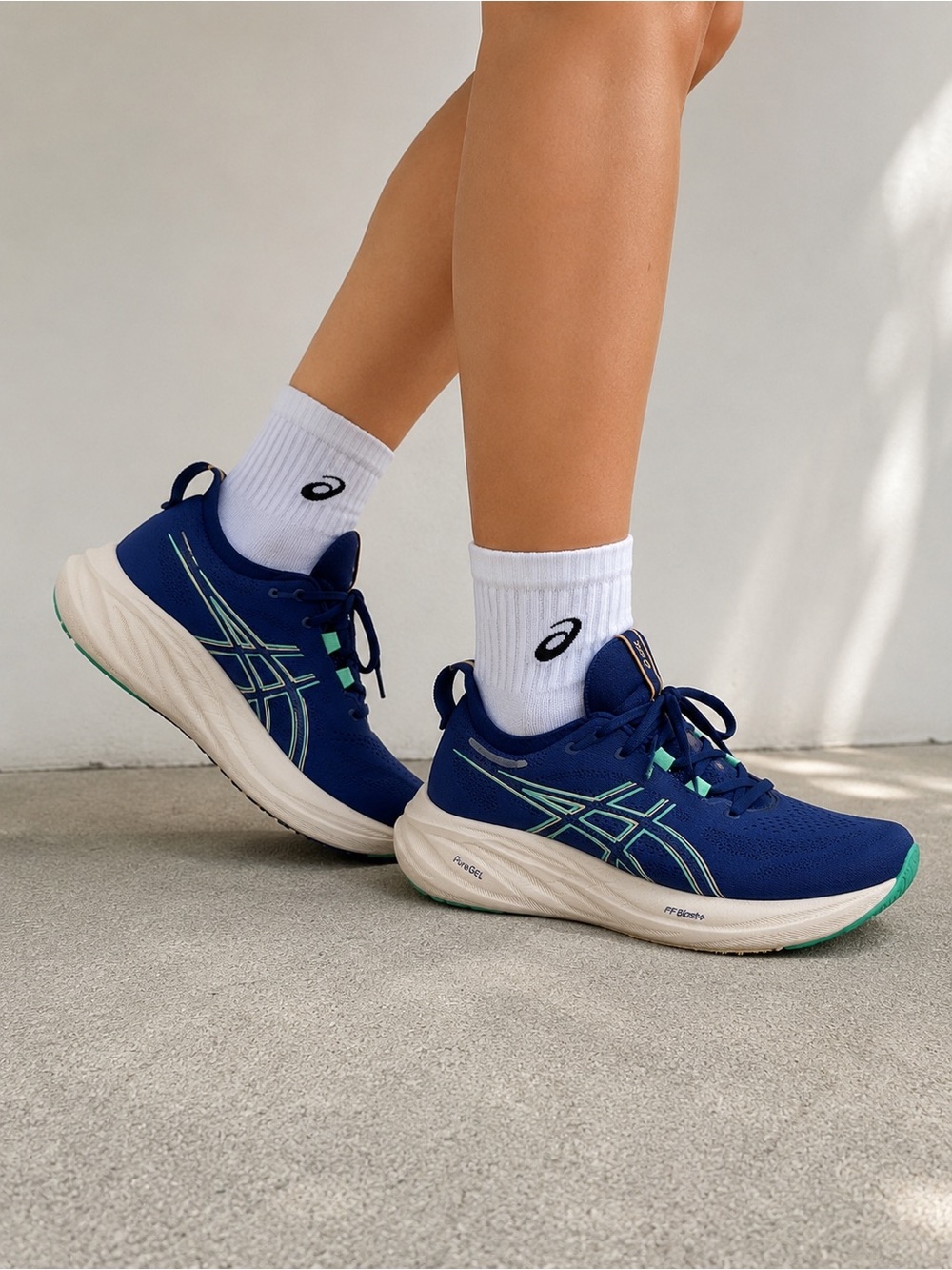 ASICS Gel-Nimbus 26 Women’s 7.5 Navy Running Shoes - Picture 1 of 12